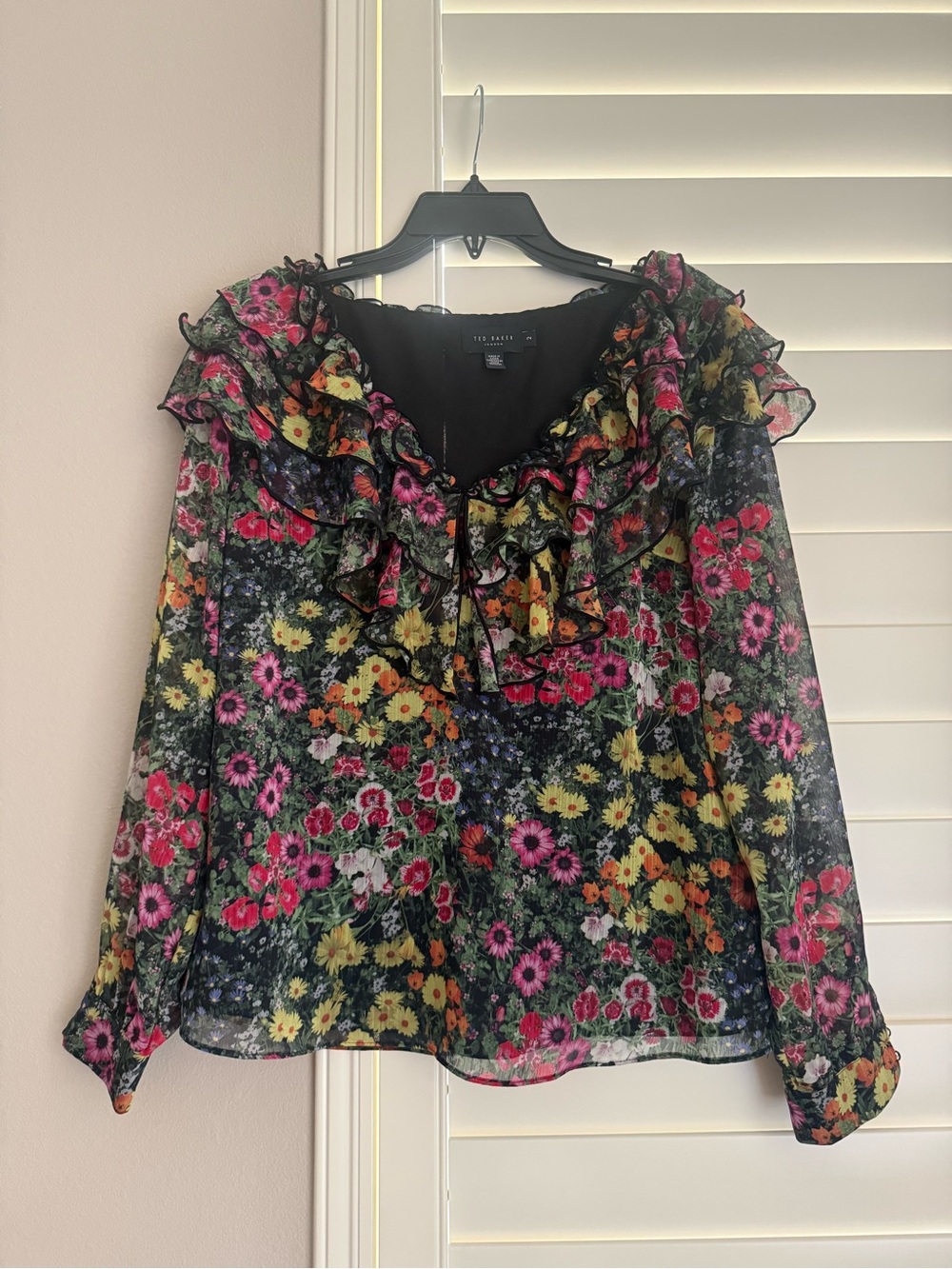 Ted Baker Floral Ruffle Blouse (fully lined)
Gently used, like new.